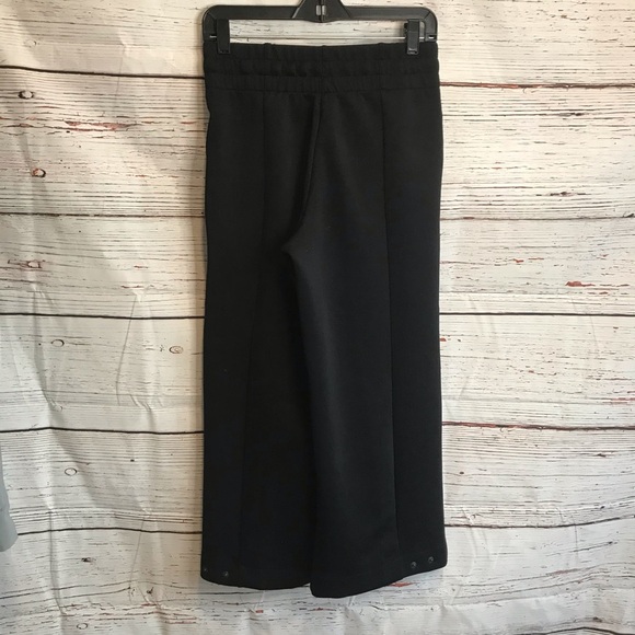 Nike black Capri with bottom snaps dri-fit - Picture 6 of 9